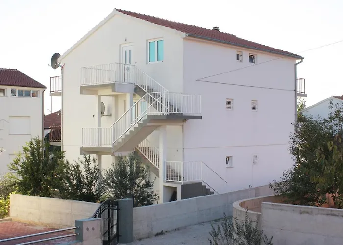 With A Parking Space - 5808